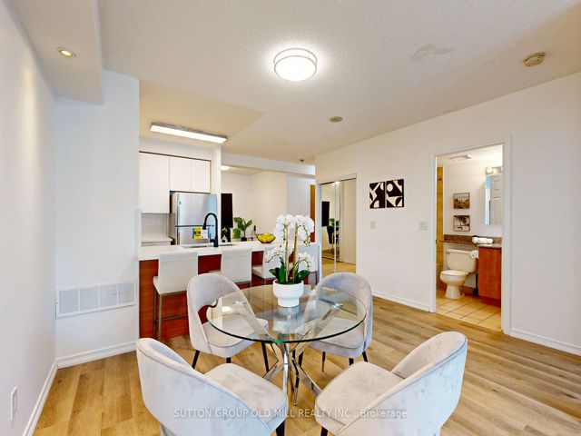 211 - 5500 Yonge St