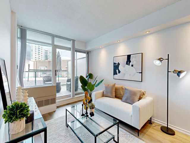 211 - 5500 Yonge St