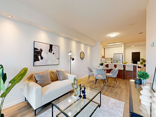 211 - 5500 Yonge St