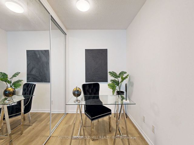 211 - 5500 Yonge St