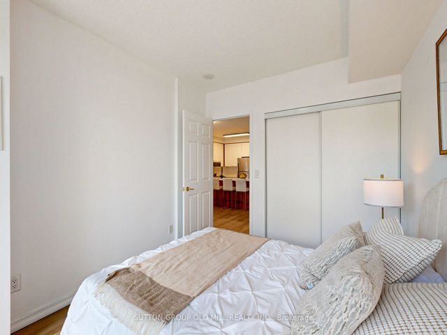 211 - 5500 Yonge St