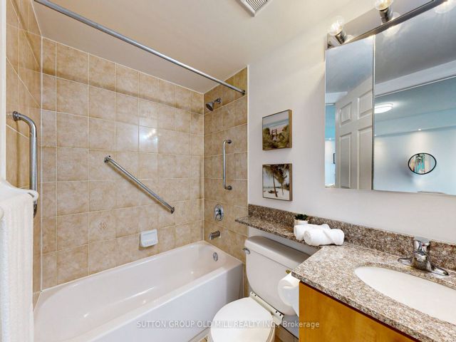 211 - 5500 Yonge St