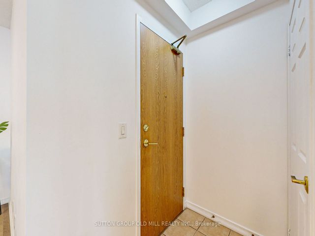211 - 5500 Yonge St