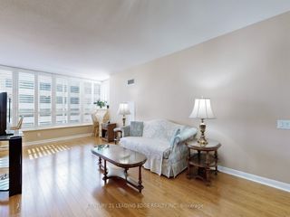 910 - 33 Sheppard Ave E