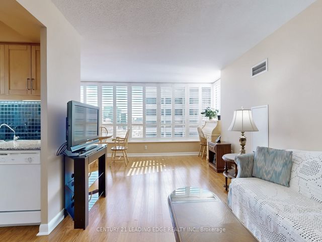 910 - 33 Sheppard Ave E