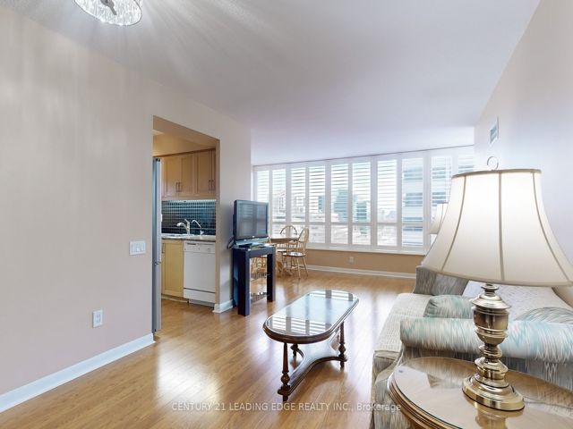 910 - 33 Sheppard Ave E