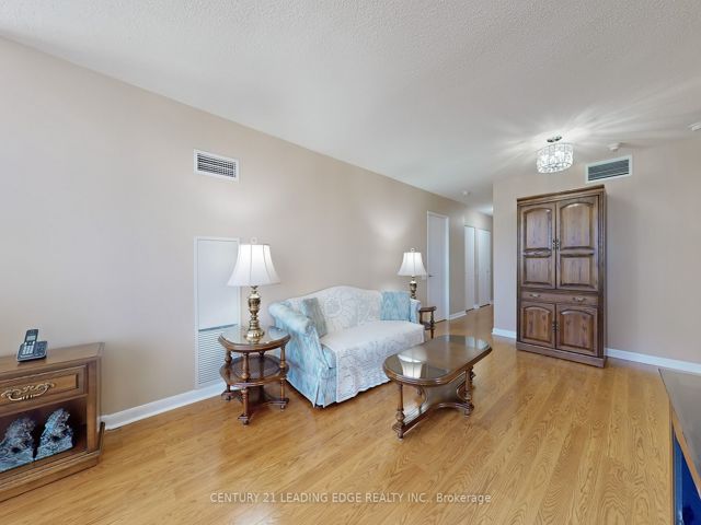 910 - 33 Sheppard Ave E