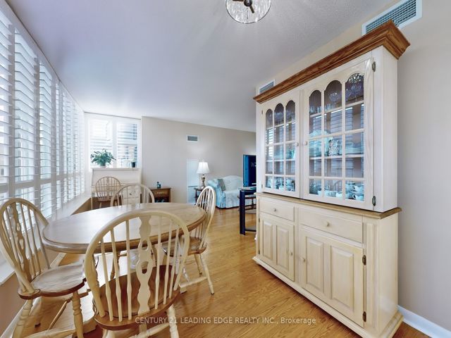 910 - 33 Sheppard Ave E