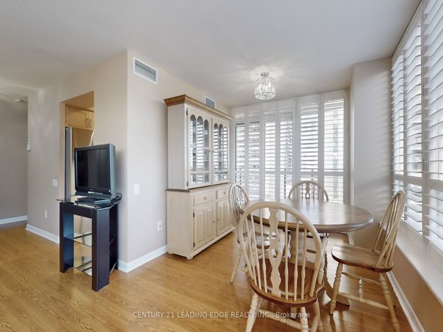 910 - 33 Sheppard Ave E