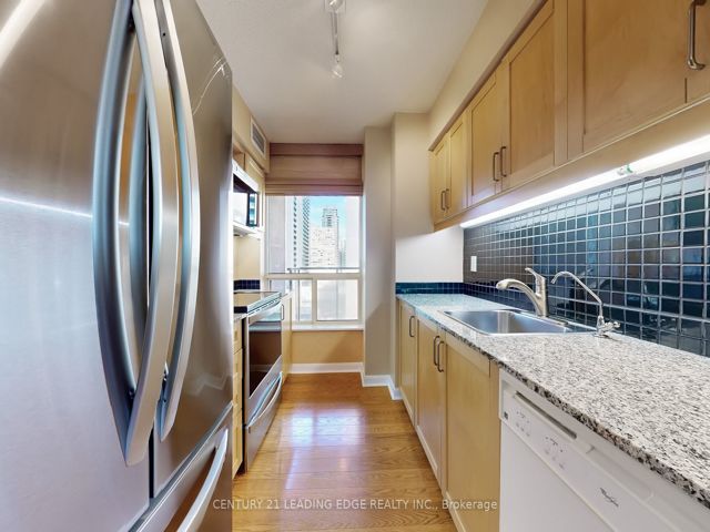 910 - 33 Sheppard Ave E