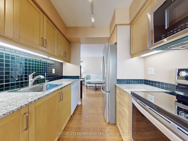 910 - 33 Sheppard Ave E