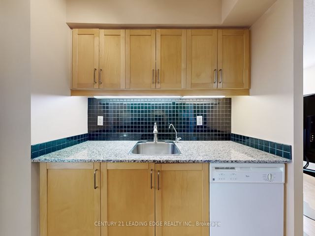 910 - 33 Sheppard Ave E