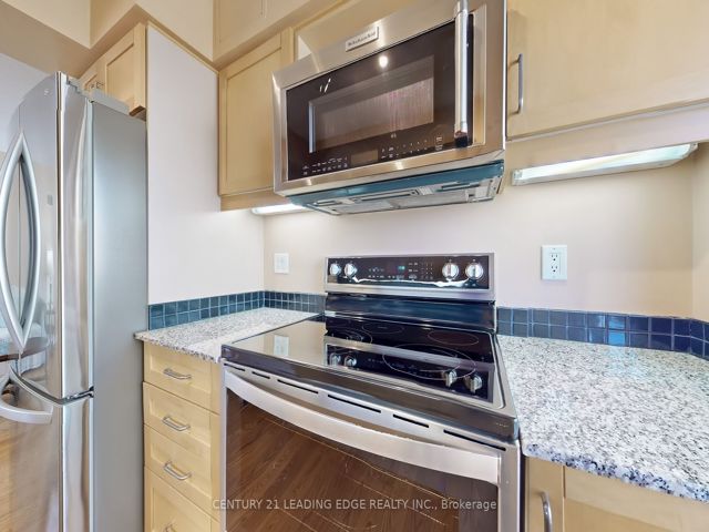 910 - 33 Sheppard Ave E