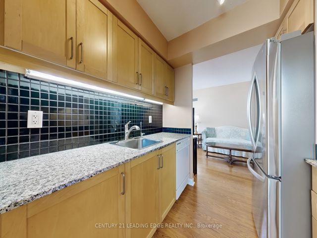 910 - 33 Sheppard Ave E
