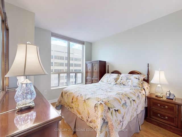 910 - 33 Sheppard Ave E