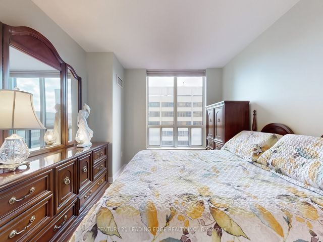 910 - 33 Sheppard Ave E