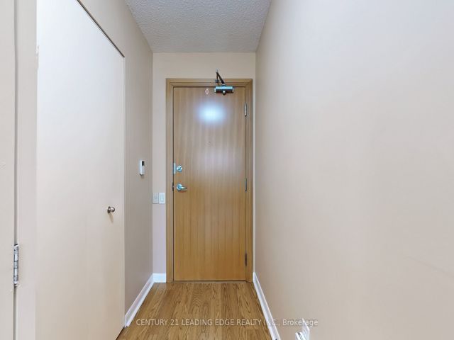 910 - 33 Sheppard Ave E