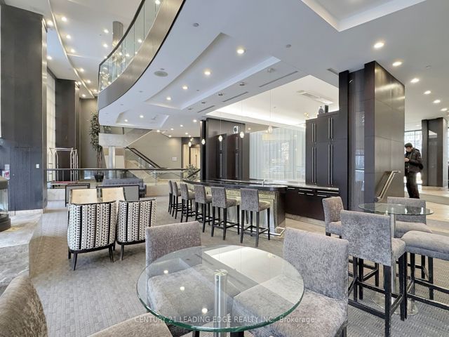 910 - 33 Sheppard Ave E