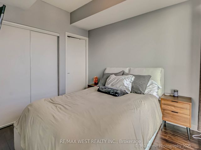 1512 - 51 East Liberty St S