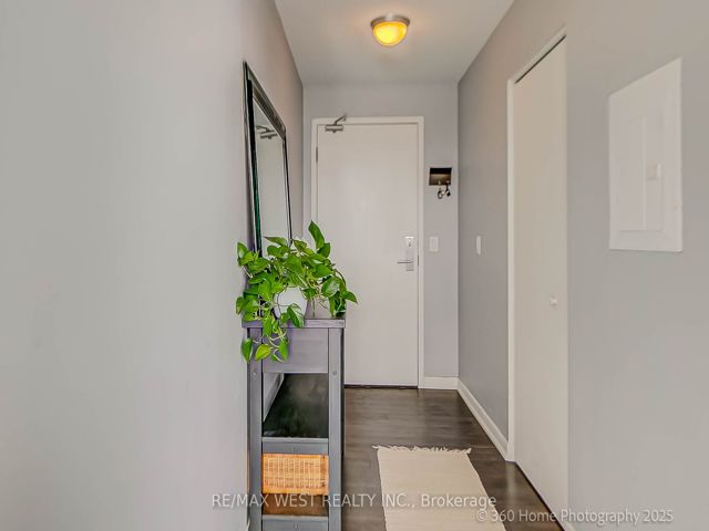 1512 - 51 East Liberty St S