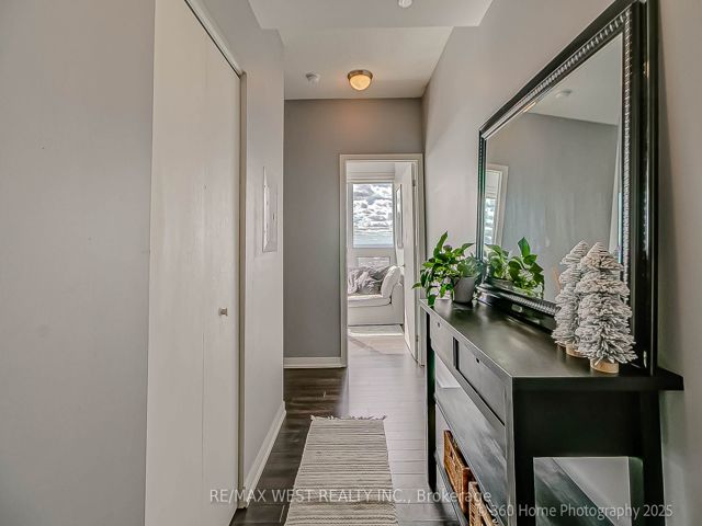 1512 - 51 East Liberty St S