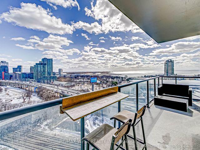 1512 - 51 East Liberty St S