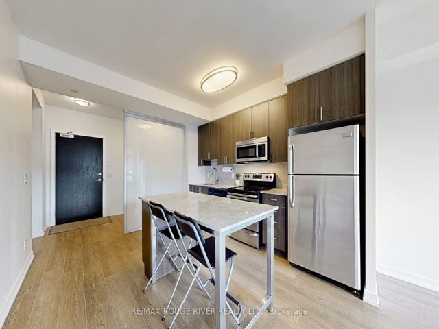 908 - 225 Sackville St