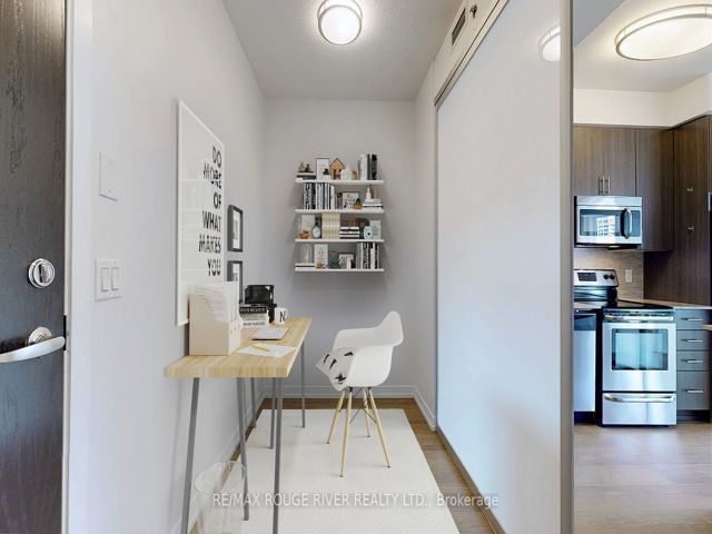 908 - 225 Sackville St