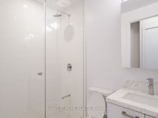 2702 - 2221 Yonge St