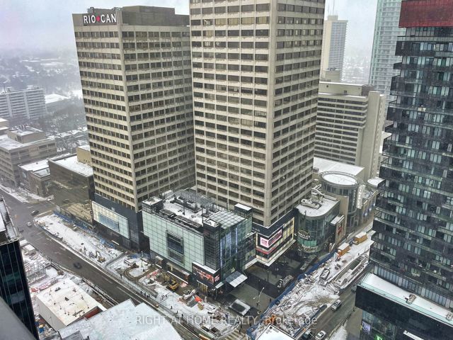 2702 - 2221 Yonge St