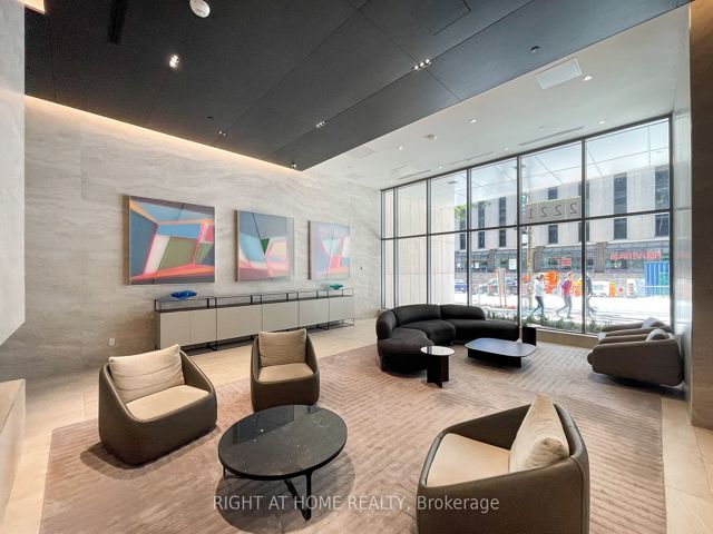 2702 - 2221 Yonge St