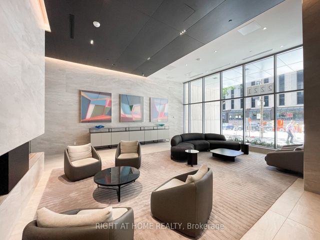 2702 - 2221 Yonge St