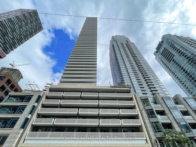 2702 - 2221 Yonge St