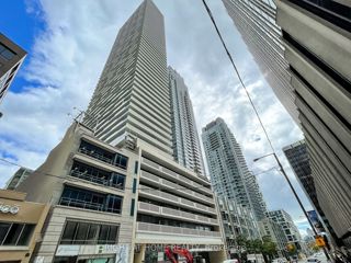 2702 - 2221 Yonge St