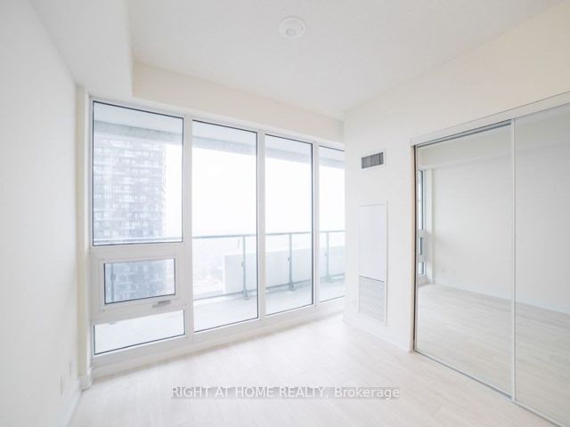 2702 - 2221 Yonge St
