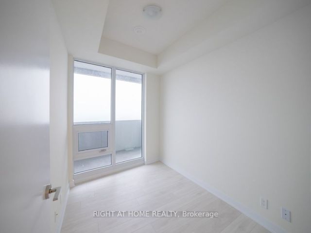2702 - 2221 Yonge St