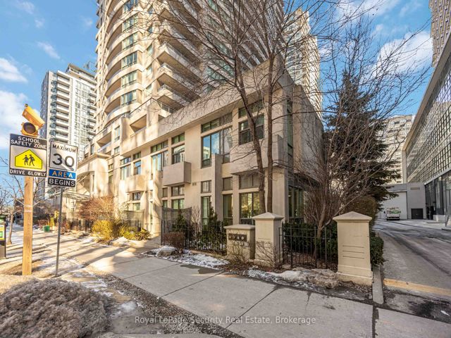 108 - 23 Hollywood Ave