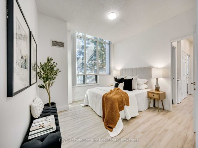 108 - 23 Hollywood Ave