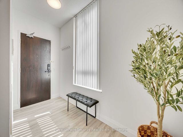 108 - 23 Hollywood Ave
