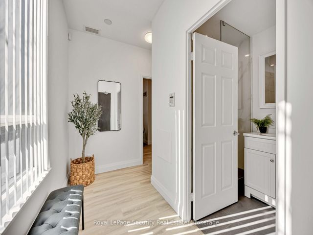 108 - 23 Hollywood Ave