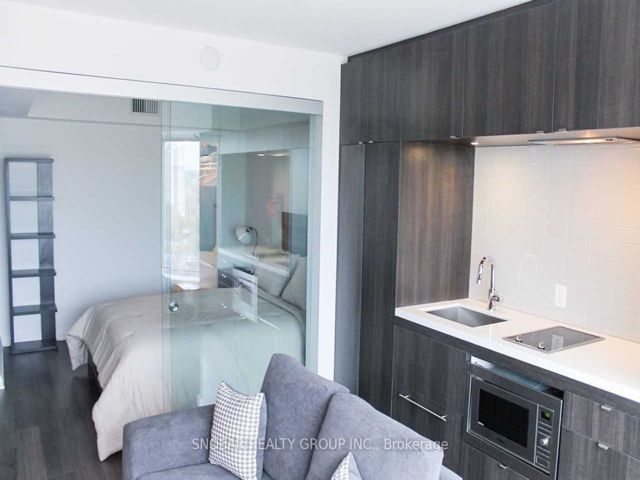1601 - 155 Yorkville Ave