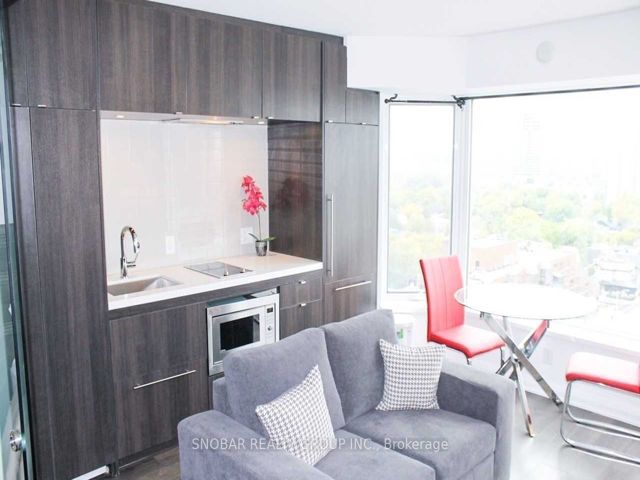 1601 - 155 Yorkville Ave