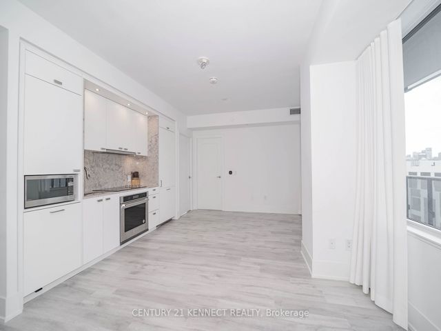 1606 - 480 Front St W
