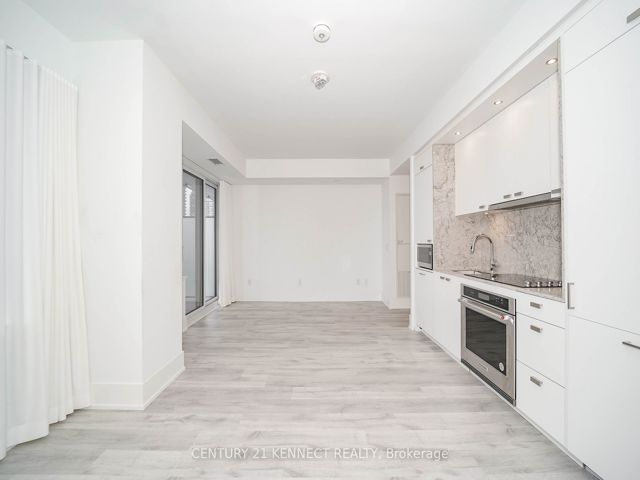 1606 - 480 Front St W