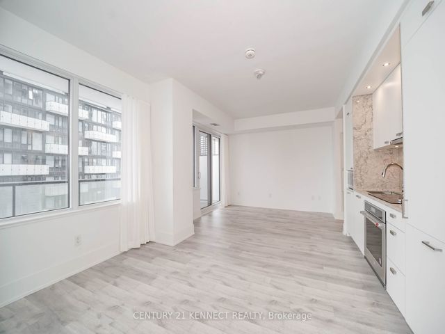 1606 - 480 Front St W