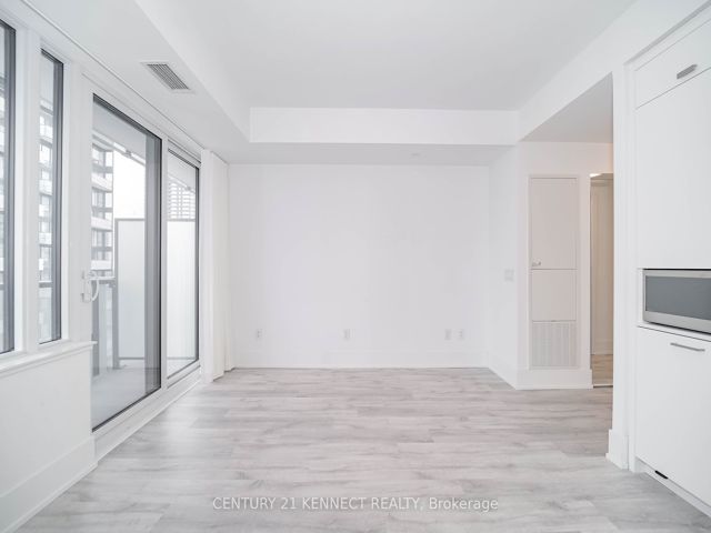 1606 - 480 Front St W