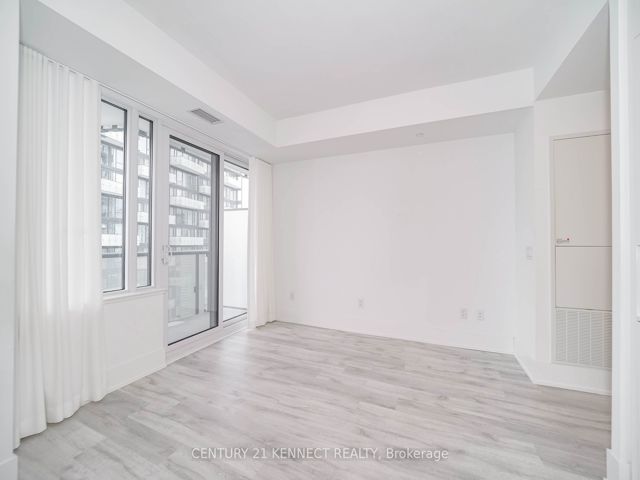 1606 - 480 Front St W