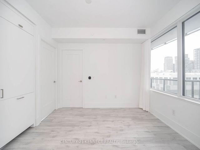 1606 - 480 Front St W