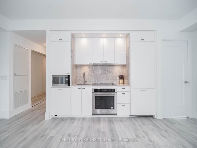 1606 - 480 Front St W