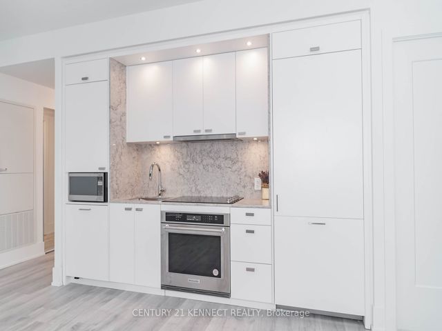 1606 - 480 Front St W